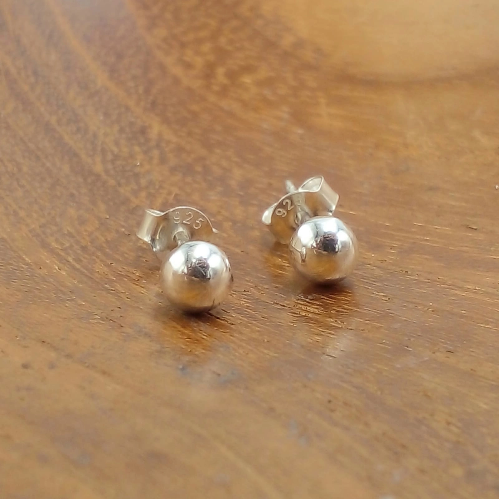 Anting Tusuk Bola Perak Asli (Silver Ball Studs) E1945 - Gambar 3