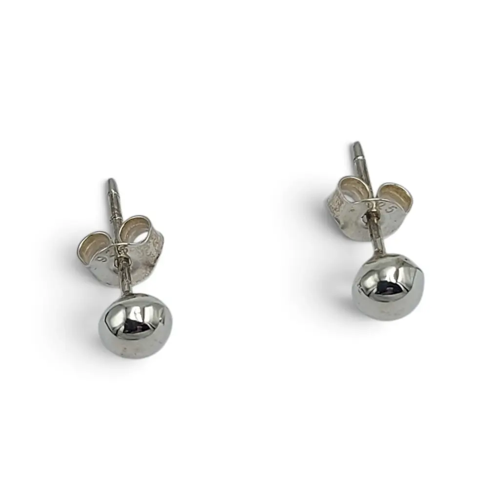 Anting Tusuk Bola