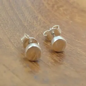 Anting Tusuk Simple Minimalis Perak Asli (Disc Stud Earrings) E1946 - Gambar 3