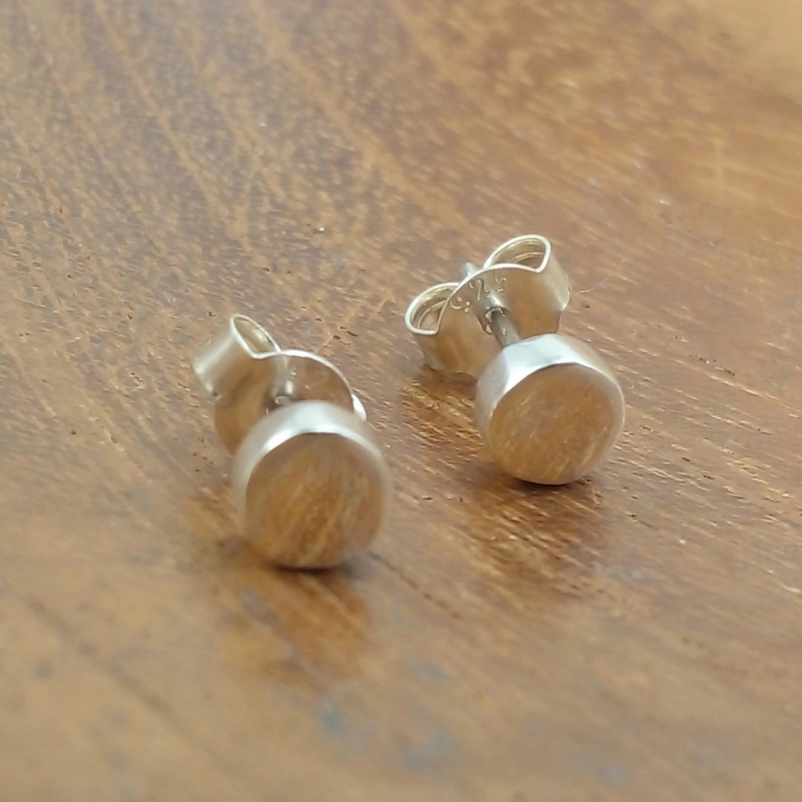 Anting Tusuk Simple Minimalis Perak Asli (Disc Stud Earrings) E1946 - Gambar 3