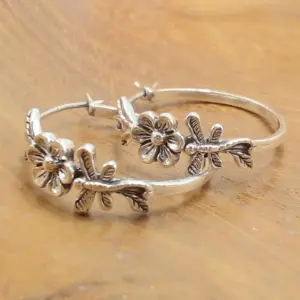 Anting Hoop Perak Asli Motif Bunga Daun dan Capung Bali E1964 - Gambar 3