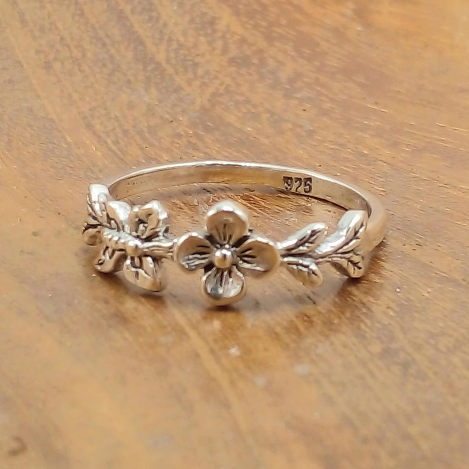 Cincin Perak 925 Motif Bunga Daun dan Kupu-Kupu R801 - Gambar 2