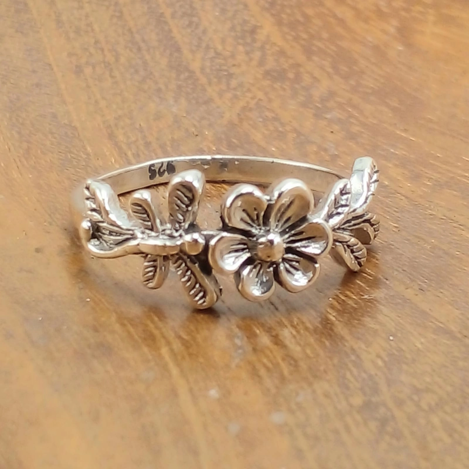 Cincin Perak 925 Motif Bunga Daun dan Capung R802 - Gambar 2